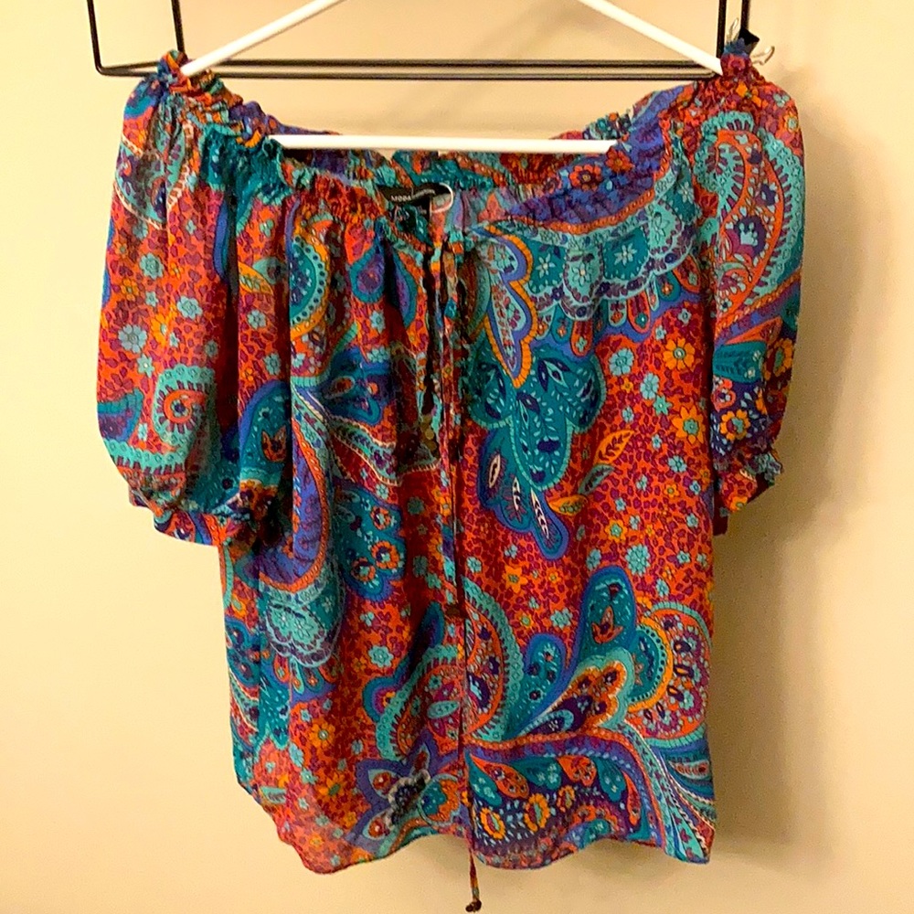 Stunning moda paisley top .
